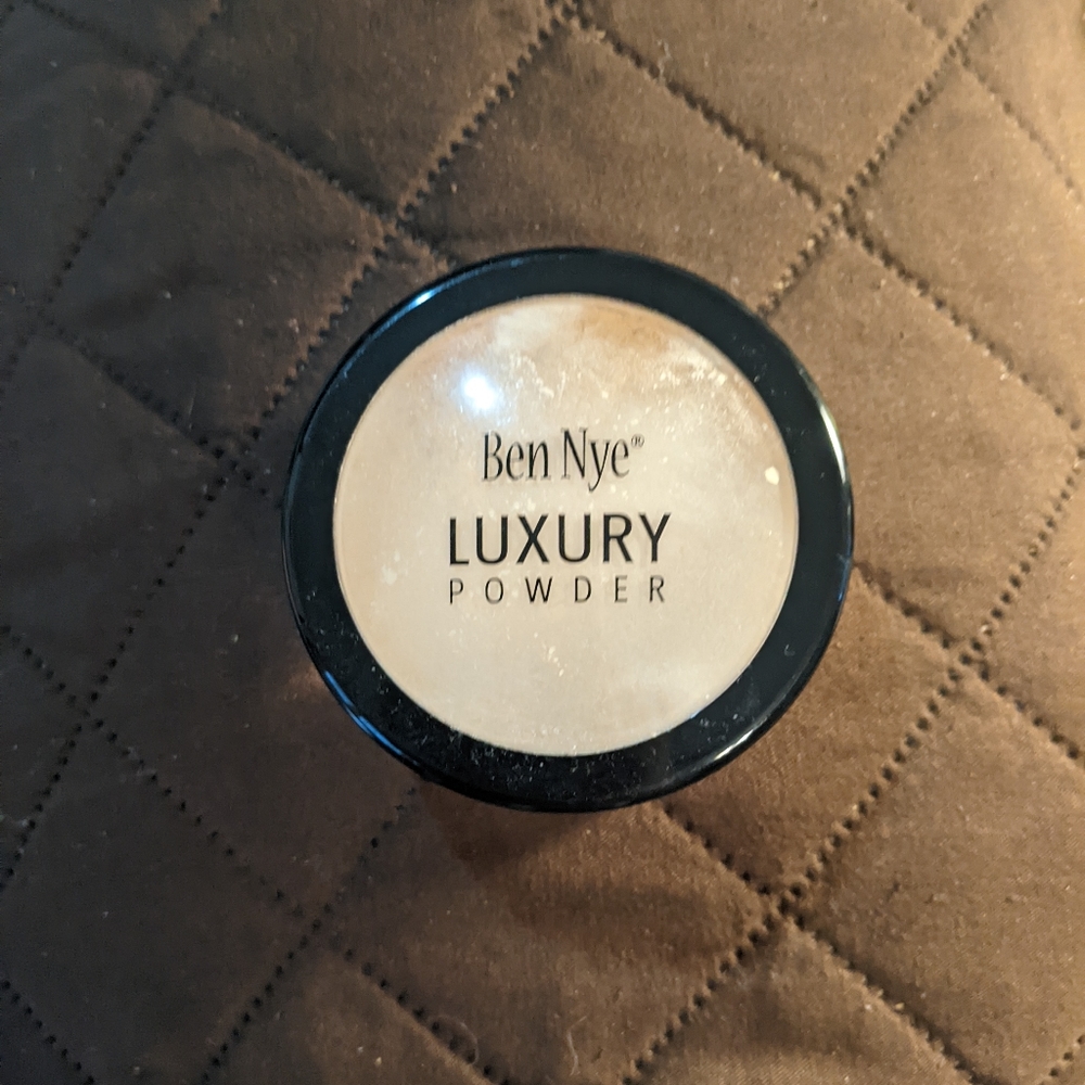 Ben Nye powder